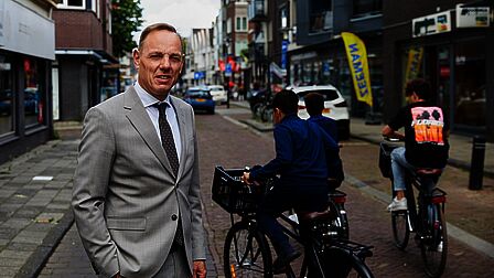 Burgemeester Ron König in de Voorstad, Deventer
